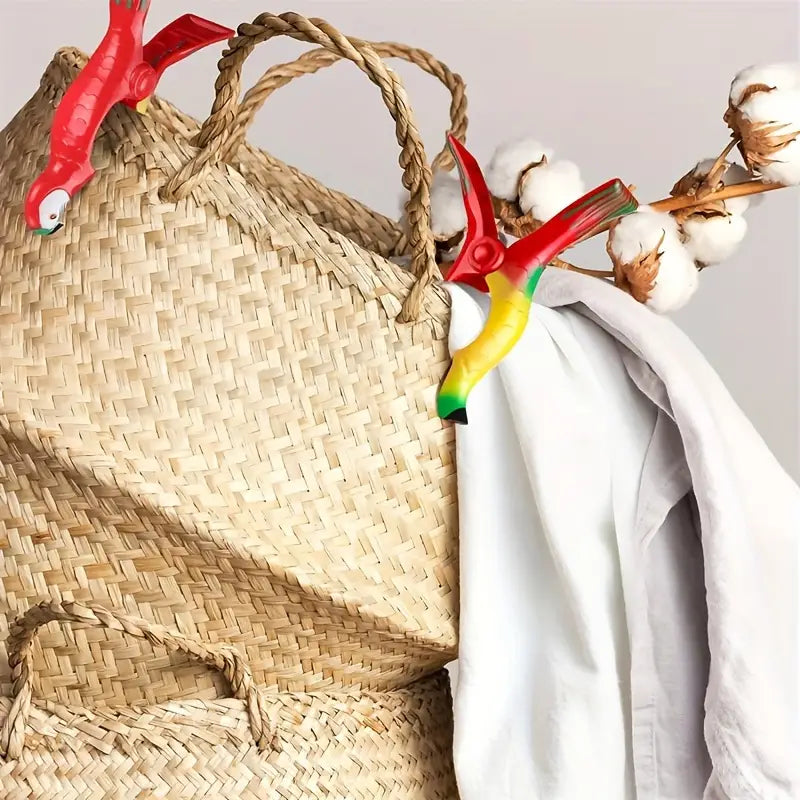 Pack Toalla De Playa a Rayas + 2 Clips en forma de Loro.